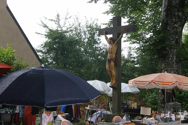 327 marché aux puces Peumerit.JPG
